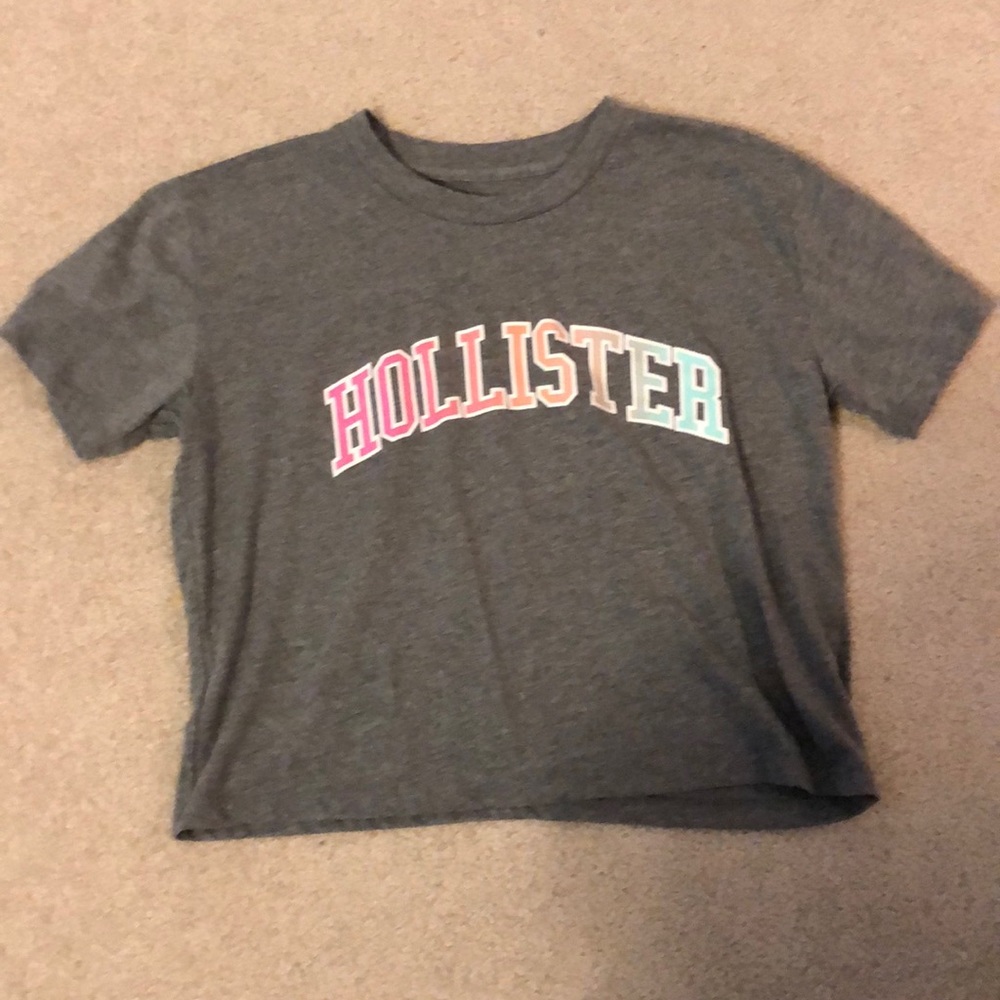 grey hollister crop tshirt